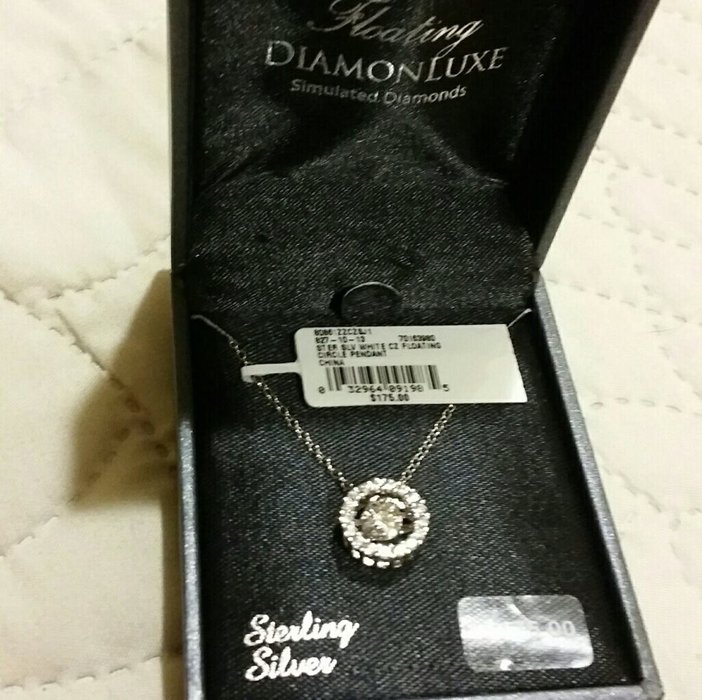 DiamonLuxe Floating 1.5 TCW Pendant
